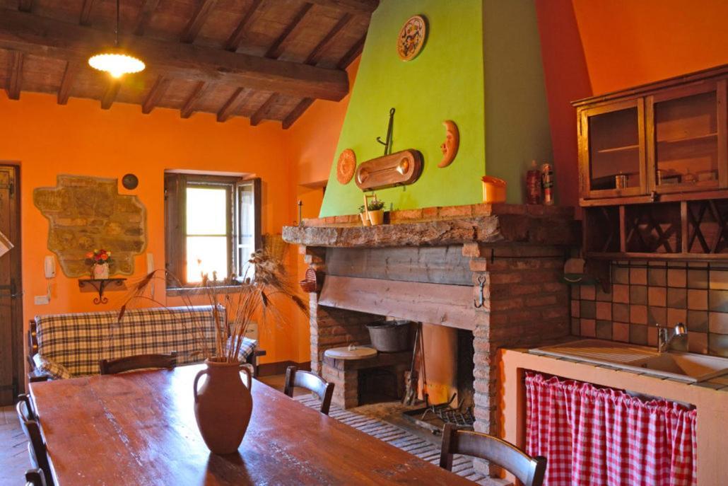 Casale Poggio Colpiccione Apartamento Passignano sul Trasimeno Exterior foto