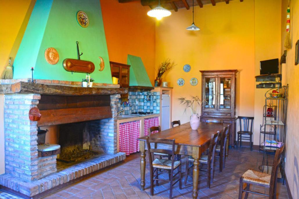 Casale Poggio Colpiccione Apartamento Passignano sul Trasimeno Exterior foto