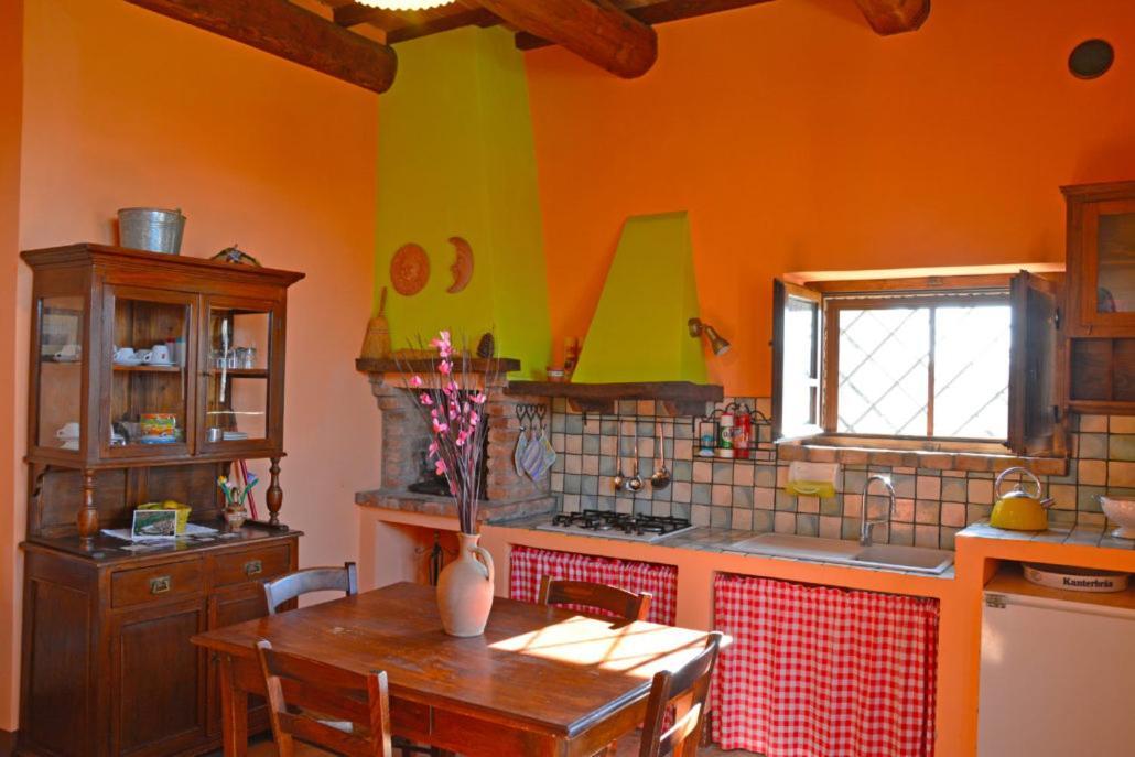 Casale Poggio Colpiccione Apartamento Passignano sul Trasimeno Exterior foto